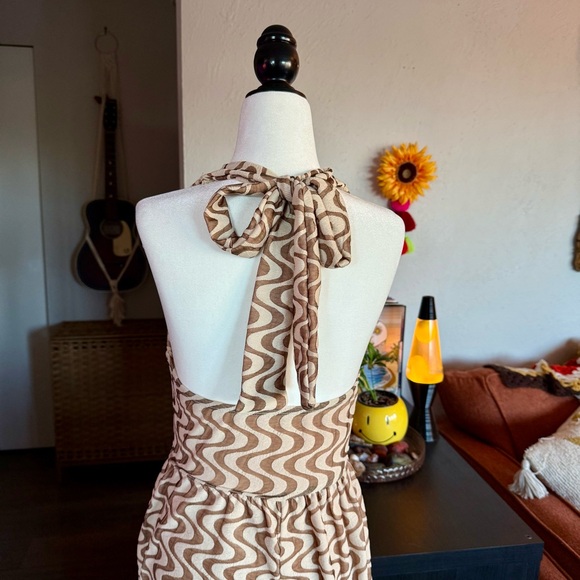 70s Retro Wavy Print Halter Jumpsuit - Picture 4 of 8
